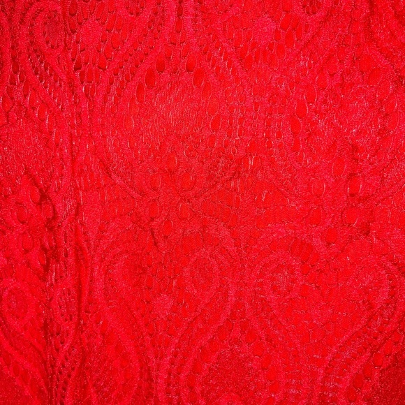 Women’s small Brittany black red crochet design top open shoulder - Picture 5 of 8